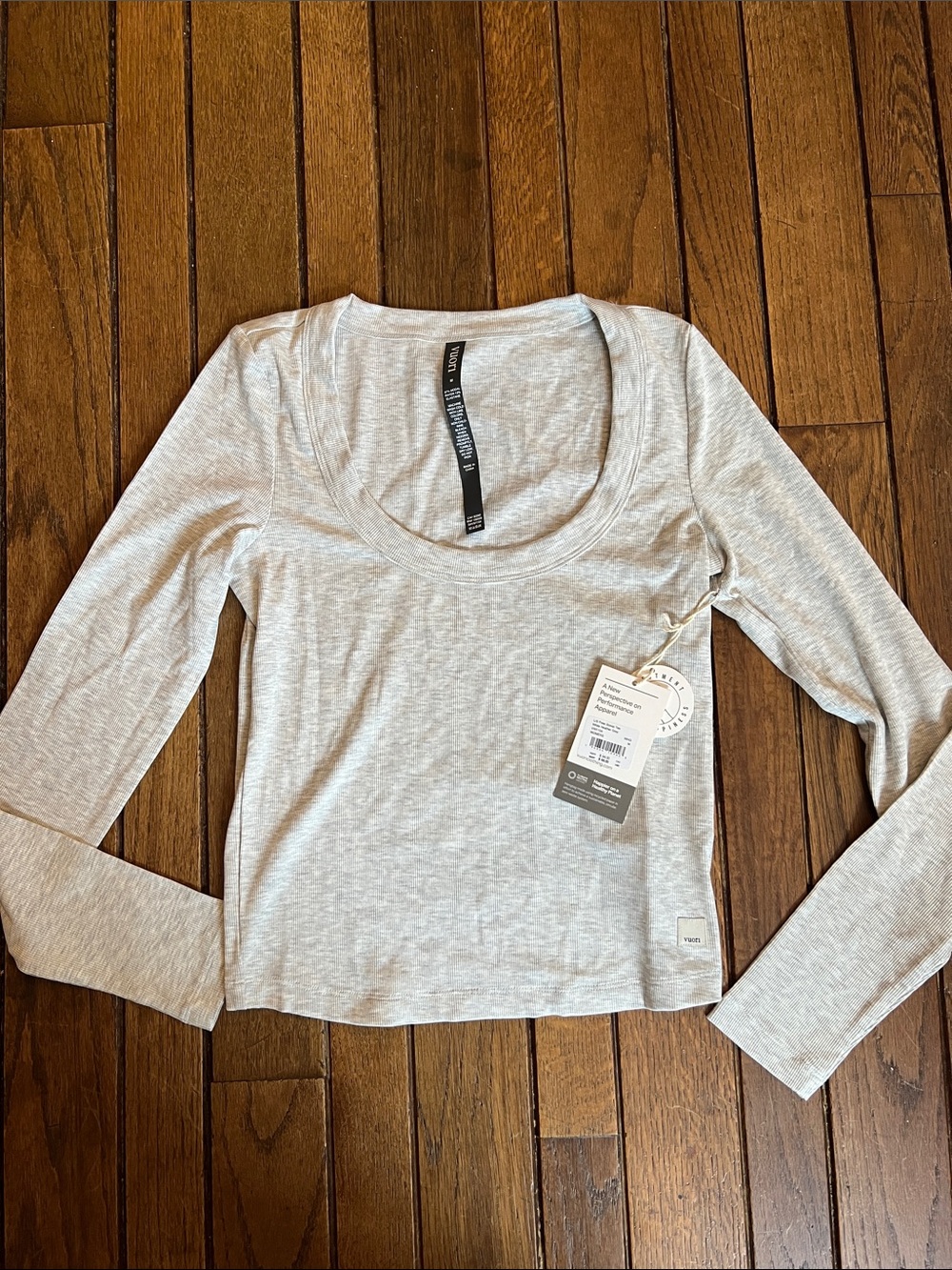Vuori Heather Grey Long Sleeve Pose Scoop Neck Tee Size Medium NWT